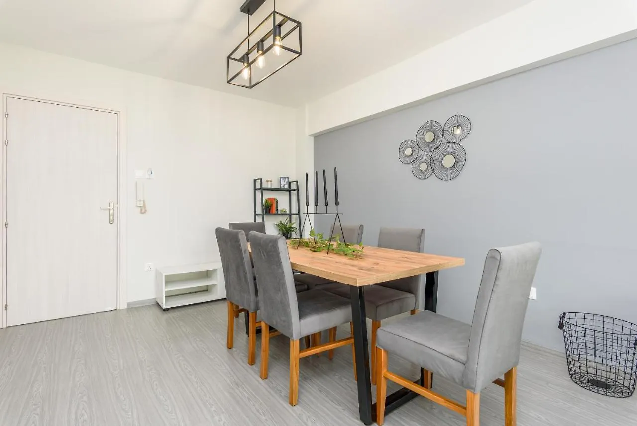 Amore 2-Br Apt By Finikoudes Larnaca 0*,