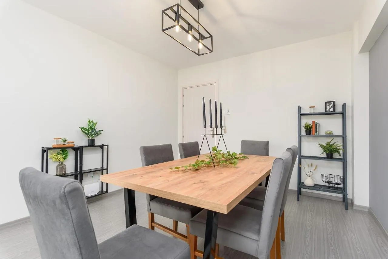 Amore 2-Br Apt By Finikoudes Larnaca Apartment