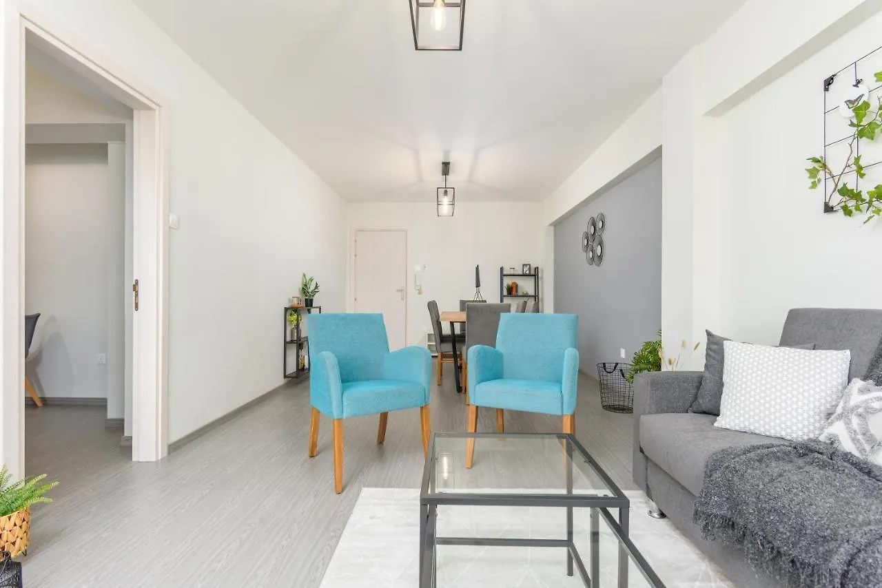 Amore 2-Br Apt By Finikoudes Larnaka Zypern