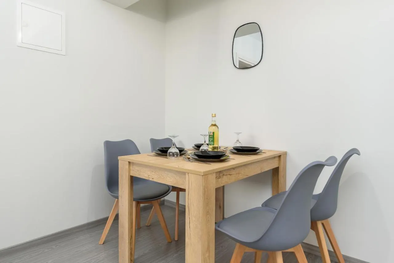 Amore 2-Br Apt By Finikoudes Larnaka Apartment