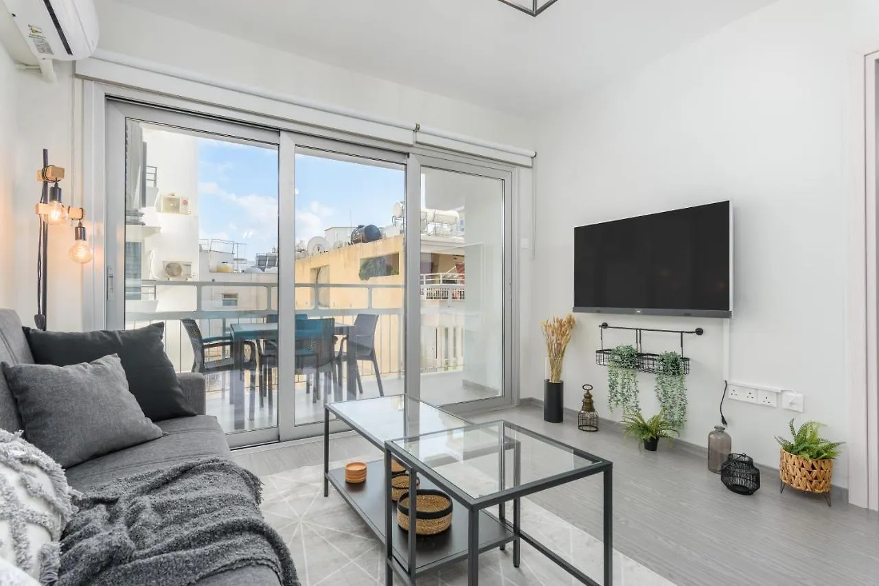 Amore 2-Br Apt By Finikoudes Larnaka Apartment