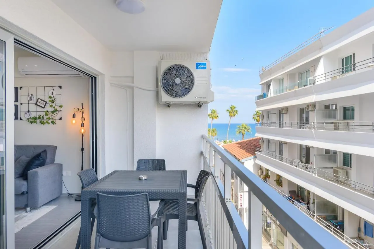 Amore 2-Br Apt By Finikoudes Larnaka Apartment