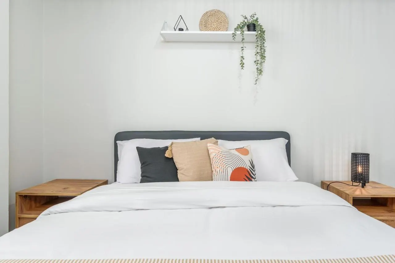 Amore 2-Br Apt By Finikoudes Larnaka